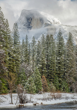 Yosemite_Half_Dome_in_Clouds_From_Sentinal_Bridge