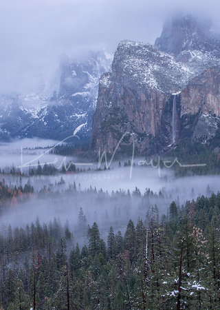Yosemite_Valley_Fog_Bridelveil_Falls_From_Tunnel_View